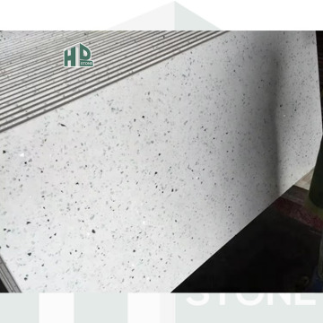 Dalle de quartz gris pour comptoirs - pierre de quartz artificiel blanc et gris coupé à la taille