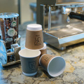 Xícaras de café compostáveis ​​​​ecologicamente corretas