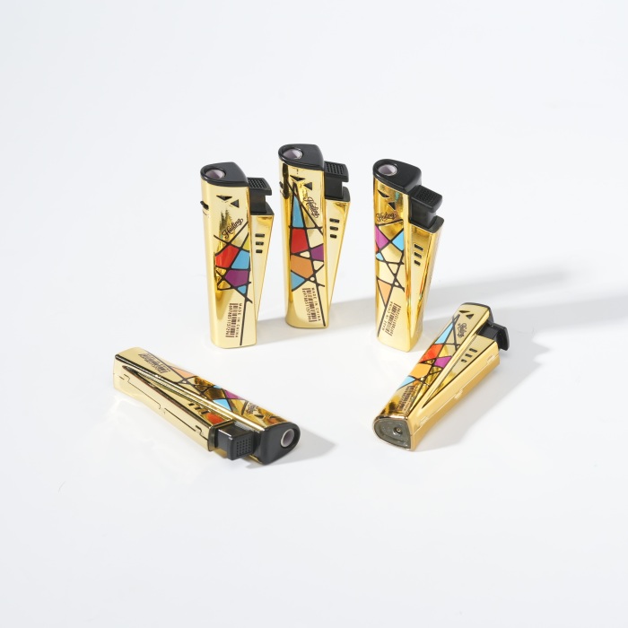 Isqueiro com padrão de diamante fragmentado geométrico multicolorido banhado a ouro