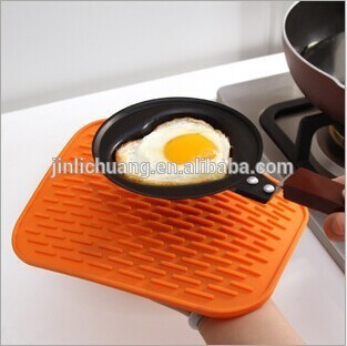 New Arrival silicone water draining mat/ silicone multi-functional table mat