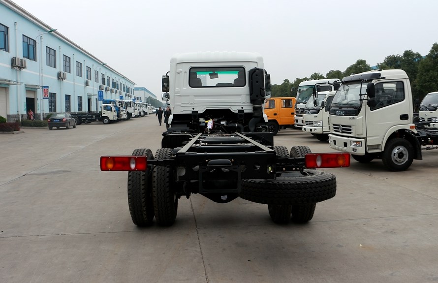 water spray truck chassis 4