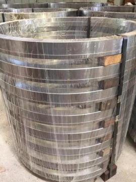 Menempa cincin slewing baja inconel