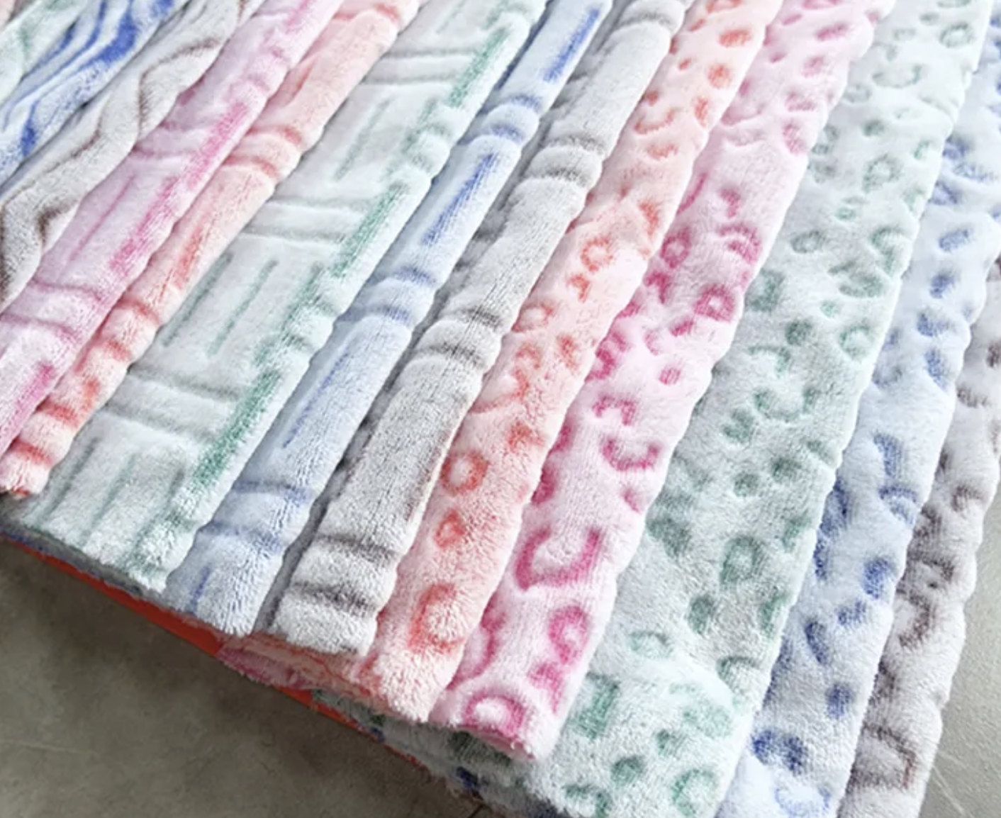 Tela de vellón de coral de coral con la espalda de doble cara para la ropa y el uso del hogar