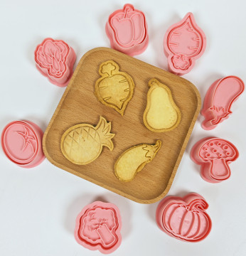 8-Piece 3D Biscuit Mold Set for Baking and Pastry