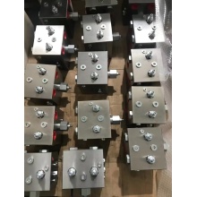 plug in manifold blocks
