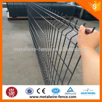 Galvanized wire mesh fence panels with posts