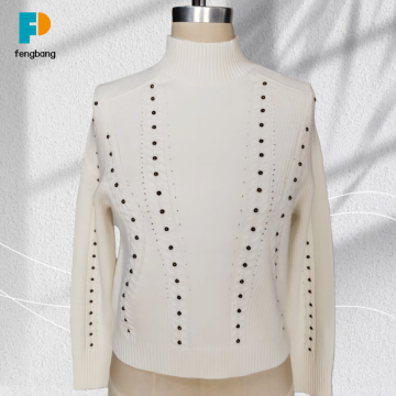 Siyah Boncuklu Nakışlı Yüksek Yaka Kazak