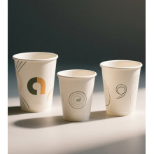ホットドリンク用の紙カップ