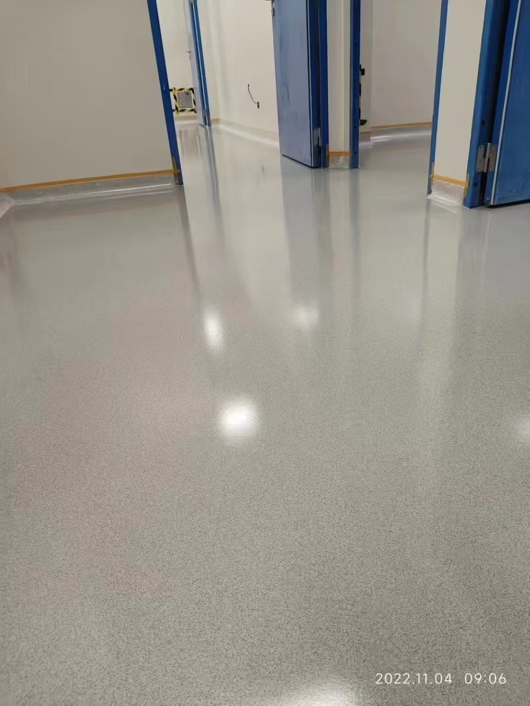 Arena color epoxi autonivelante (sin disolventes)