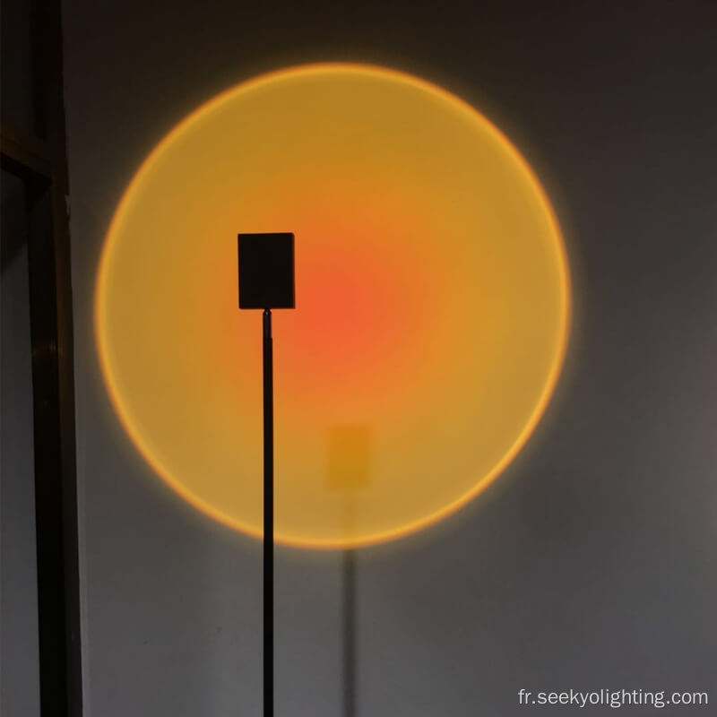 Lampadaire LED moderne au coucher du soleil pour la chambre