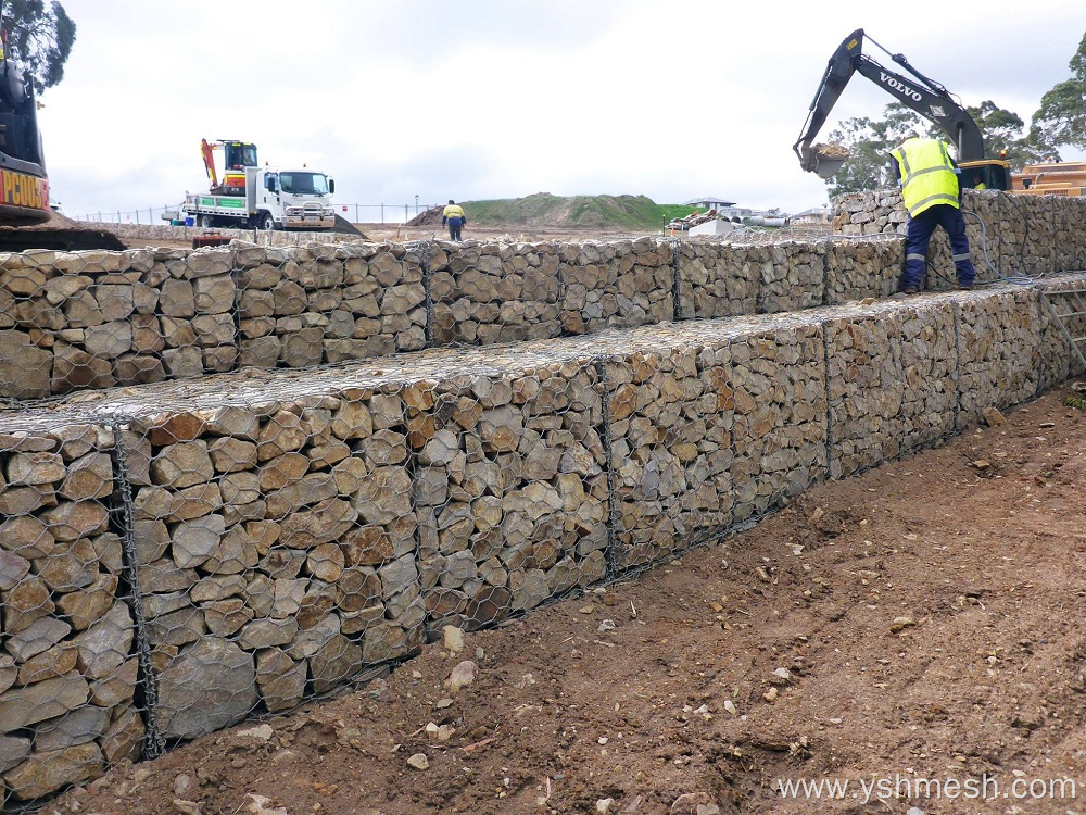 Curved gabion baskets retaining wall