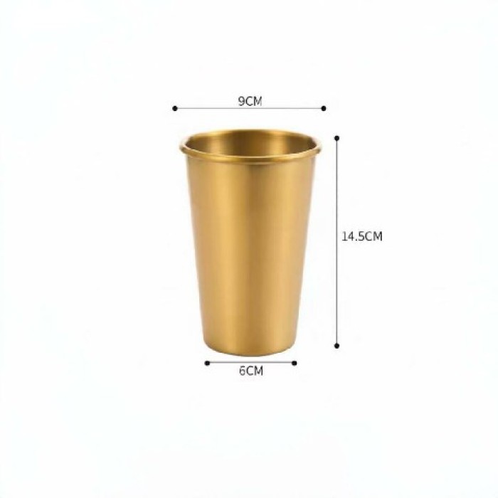 Ein Becher aus Edelstahl