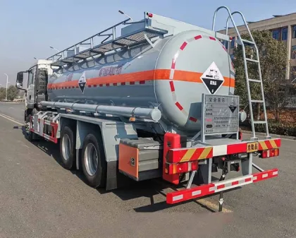 Sinotruk 6*4 Sulfuric Acid Hydrochloric Transport Vehicle