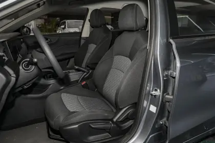 2023 Stylish Fast Charging Roewe i5 SUV with CVT Transmission in Stock