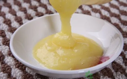 Fresh royal jelly with high quality