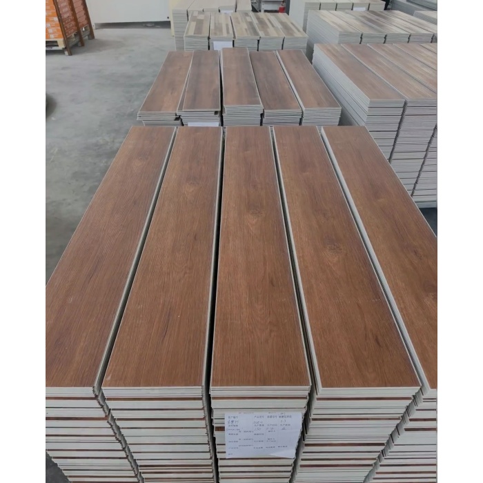 เป็นมิตรกับสิ่งแวดล้อมพื้น SPC ปลอดสารพิษป้องกันความชื้นสำหรับการปรับปรุงชั้นใต้ดินการใช้พื้นภายในโรงเรียนอนุบาล