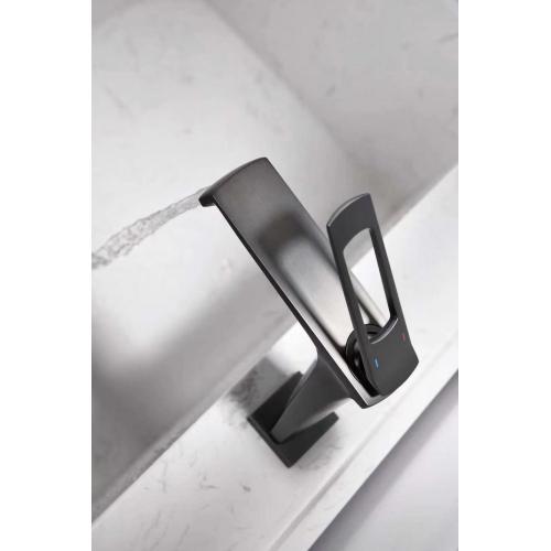 Single handle faucet black and chrome brass bathroom wash basin faucet