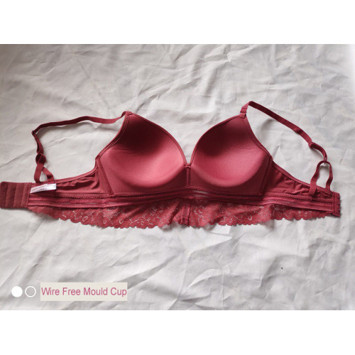 Set bikini con reggiseno a triangolo morbido in pizzo senza fili