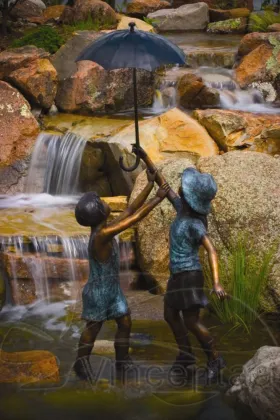 Children shaped sculptures Bronze Boy and Girl Umbrella Fountain