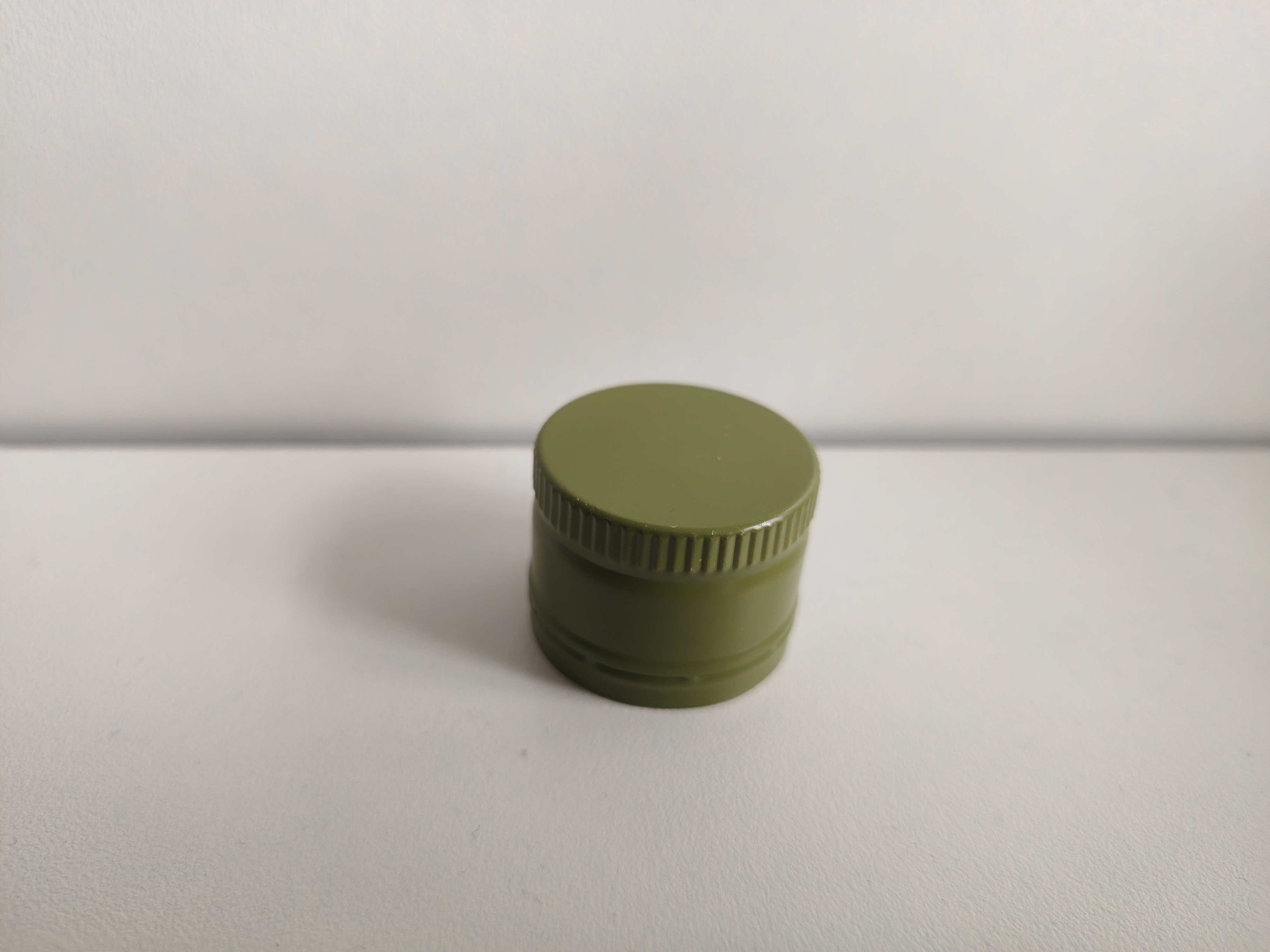 aluminium plastic pourer caps for olive oil bottle