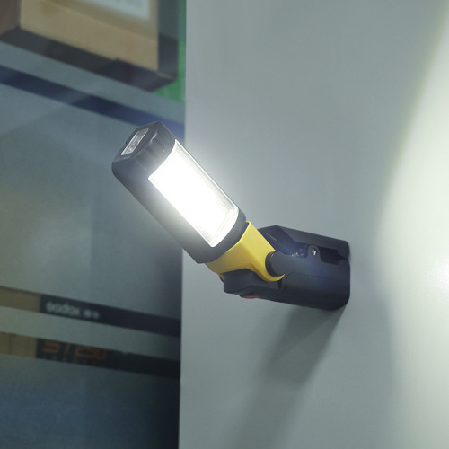 Luz de trabalho portátil multifuncional com ímãs
