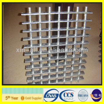 Serrated anti-slip hot dip galvanized corrosion resistance fish screen