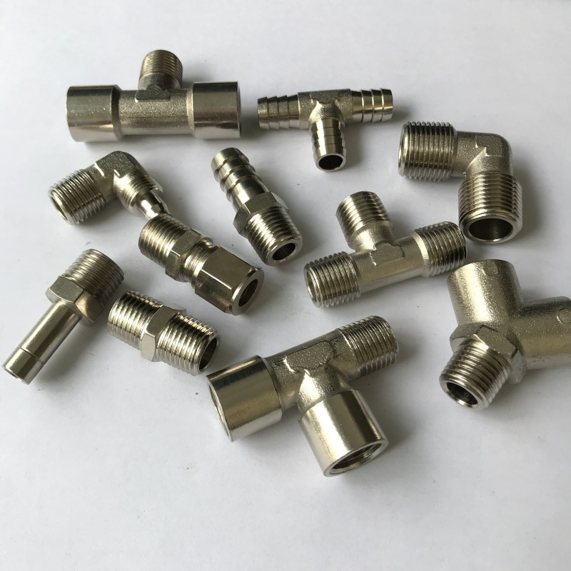 Industrial Brass Pipe Fitting Elbow for Male/Female Equal Pneumatic Connections - Used in Construction and Farm Machinery