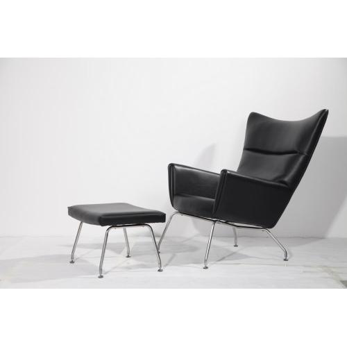 Hans J. Wegner CH445 Wing Chair e otomán