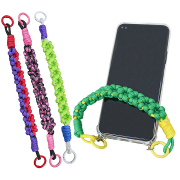 Longe du téléphone macrame à la main avec design de fleurs pour les téléphones universels