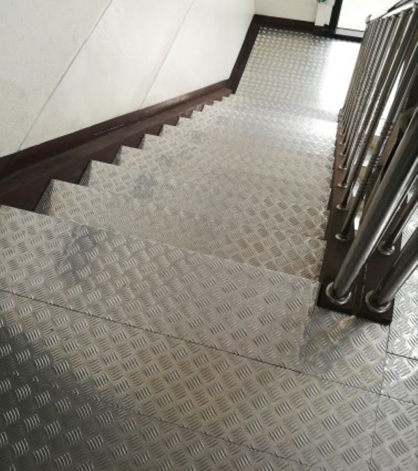 AA1060 H24 Aluminium Chequered Plate Five Bars Pattern 2 AA1060 H24 Aluminium Chequered Plate Five Bars Pattern 2