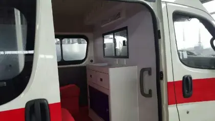 Dongfeng U-van transit ambulance truck