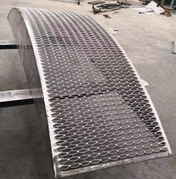Pavimenti in metallo perforato per passerelle del tetto