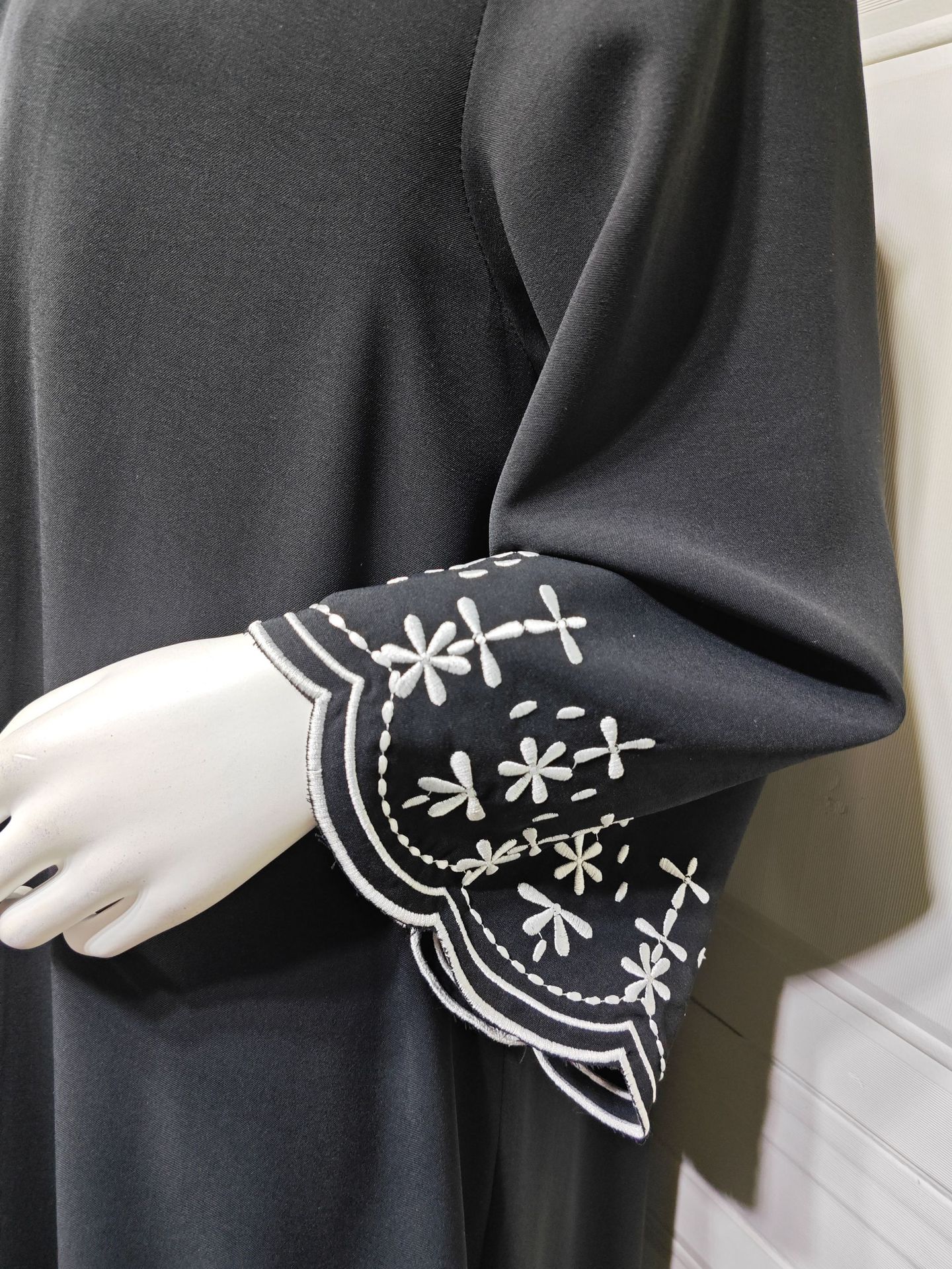 Black Abaya Hijab Set with White Floral Embroidery MQ258 (10)