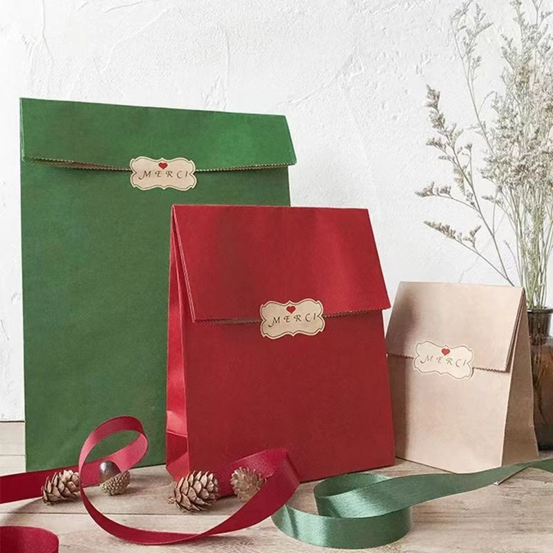 Bolsas de impresión de regalo de cartón navideño empaquetado bolso de papel marrón kraft con bajo precio