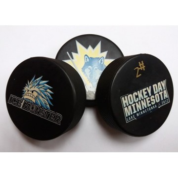 street hockey ball ice hockey puck