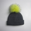 큰 모피 Pompom와 Chunky Beanie