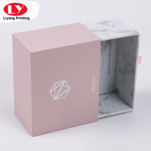 Розовый маленький подарка коробка с Llogo