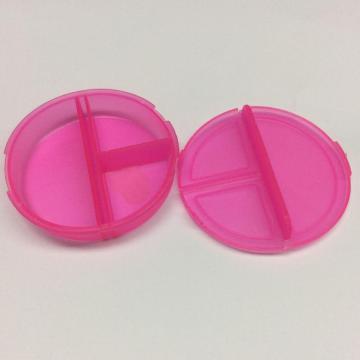 プラスチック製の小さな丸いピルケース