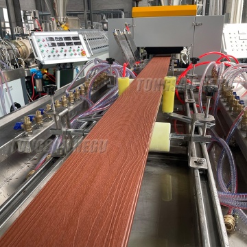 Recycled Plastic Wood Composite Profiles Machine for Outdoor PE WPC Floor and Fence Extrusion