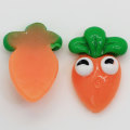 100 stks / zak Wortel Cartoon Vorm Hars Cabochon DIY Ambachten Decor Kralen Bedels Fruit Ornamenten Kralen Slime