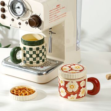 Tasse en céramique minimaliste personnalisable pour café avec imprimé logo