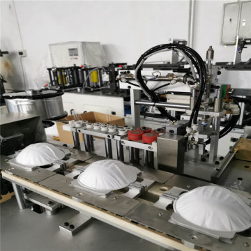 Máquina automática para fabricação de máscara em forma de copo cirúrgico