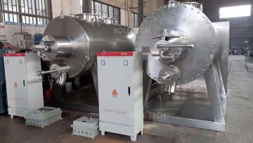Low temperature vacuum rake dryer for chemical industry