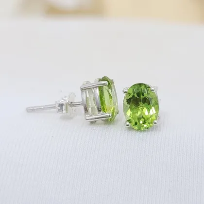 Exquisite Green Peridot Solitaire Simplicity Stud Earrings