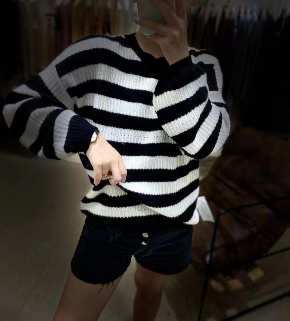 Cashmere stripe black and white long sleeve knit