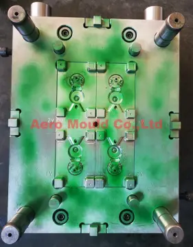 Plastic flip top cap mould maker