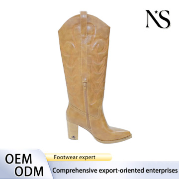 Botas elegantes de cowgirl em couro bege para uso diário