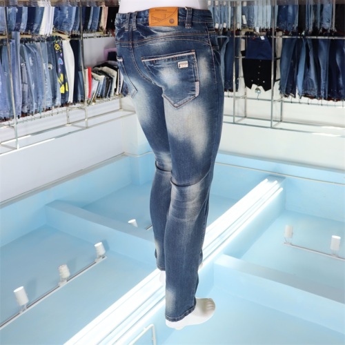 Moda al por mayor de los jeans cómodos para hombres