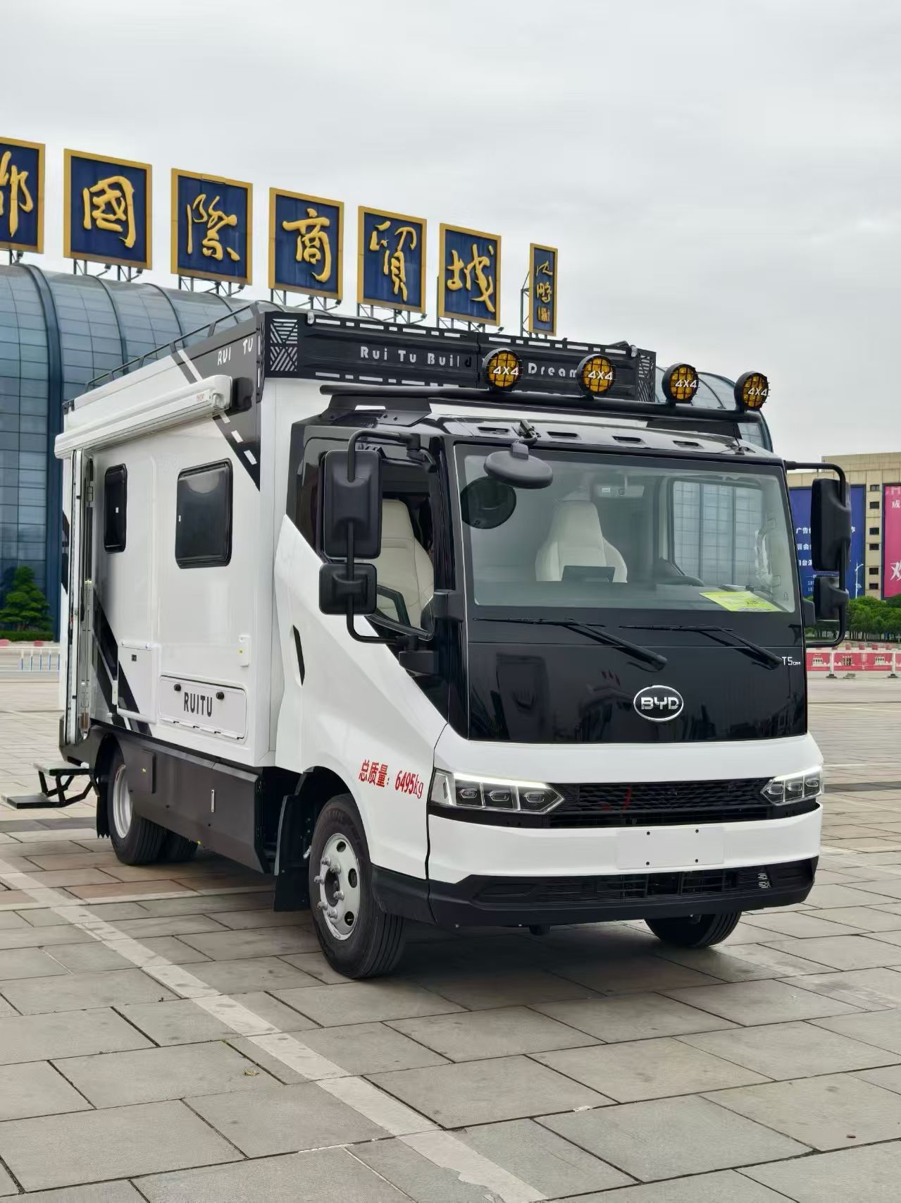 Spacious Motorhome Camper RV with Modern Features