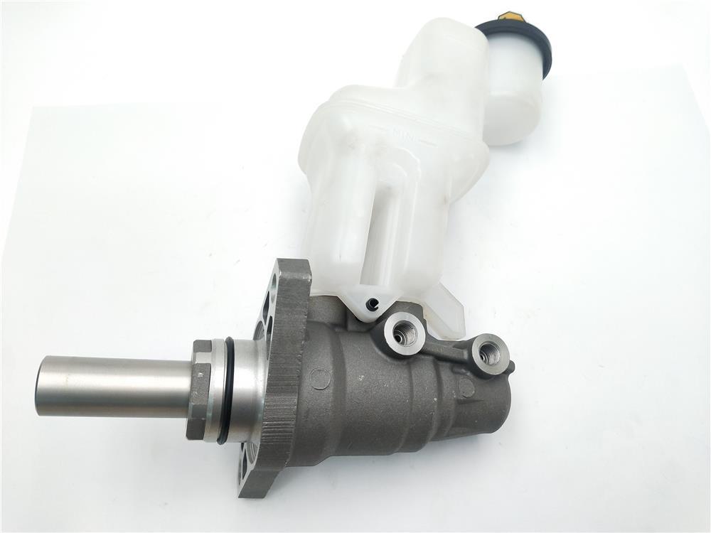 Brake master cylinder for TOYOTA xu20 40 highlander